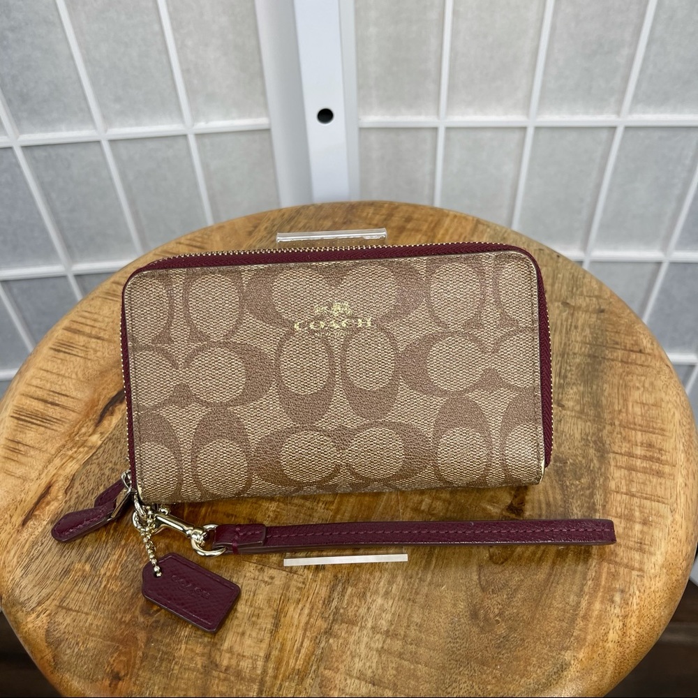 Coach Women’s Wallet Tan Burgundy